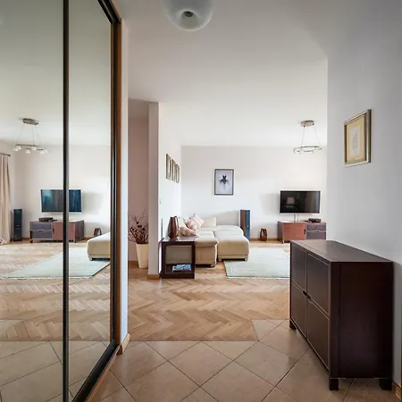 דירה Wygledowska 2-bedroom By Bookinghost ורשה