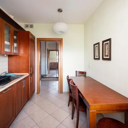 Wygledowska 2-bedroom By Bookinghost ורשה