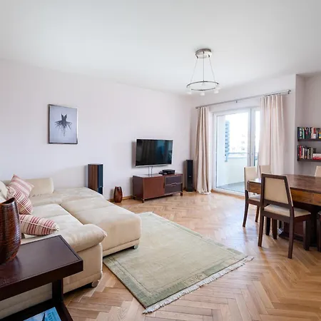 Wyględowska 2-bedroom Apartament